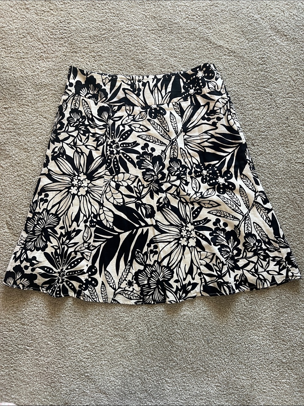 GAP Black and White Floral A-Line Skirt